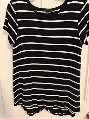 Cable & gauge Casual Black & White Stripe Crewneck Tee - Women's